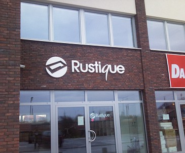 3D reklama na reliéfnej stene v exteriéry.